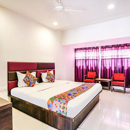 Fabexpress Raj Tourist Hotel Nashik Exterior photo